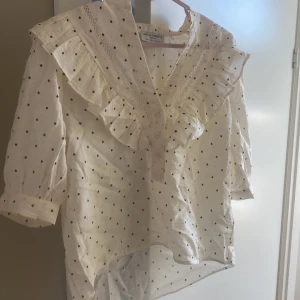 Blus - Fin sommar blus som passar perfekt nu till sommaren ( använd 2 ggr ) 