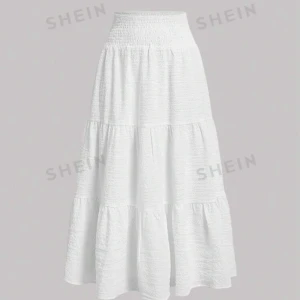 Maxi kjol 💕 - Hej säljer denna kjolen för 120 kronor. Helt ny fick den igår men den är lite för kort. Frakt för 30kr beroende på vart du bor😊