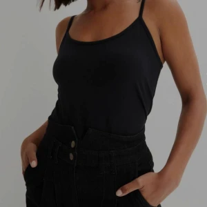 Lager 157 linne - Linne från lager 157 i både vitt och svart. Storlek L på båda. Hör av dig om du har några frågor eller vill ha fler bilder💘 Köpt för 160 kr tillsammans. 80 kr styck. Säljer då jag aldrig har använt.