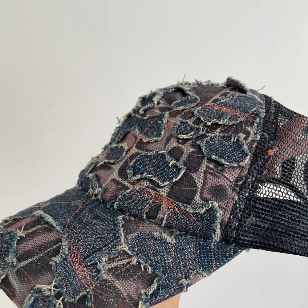 Köpt på humana Distressed denim och leopardmönster. Accessoarer.