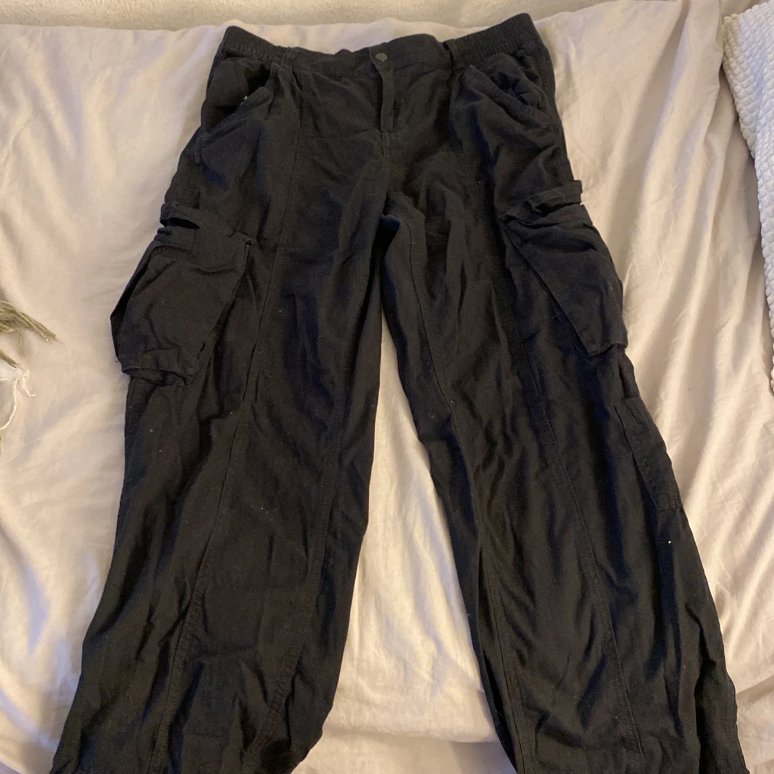 Svarta cargo byxor jätte fina har aldrig använt  - 90