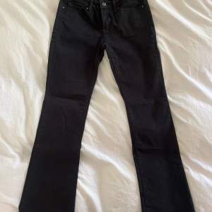 Levis 715 bootcut jeans i storlek 29💕 Super bra skick! Innerben:71cm midjemått tvärs över: 37cm benvidd: 22,5cm 