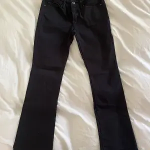 Levis 715 bootcut jeans i storlek 29💕 Super bra skick! Innerben:71cm midjemått tvärs över: 37cm benvidd: 22,5cm 