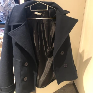 design by si kappa - säljer denna mörkblåa kappan, skriv för frågor eller liknande!💗