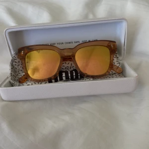 Chimi solglasögon  - Helt oanvända Chimi solglasögon! Postar med lådan och tillhörigheterna💕