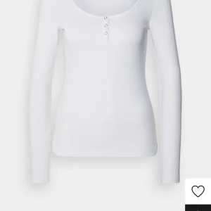 Anna Field tröja - Jag säljer en Anna field tröja för den inte kommer till användning, jätte fin och mysig!💞Pris går absolut att diskutera😊