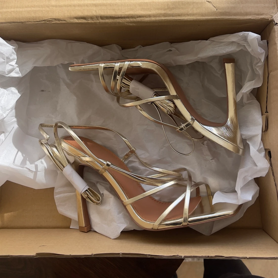 Guldiga klackar - 93