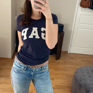 Tajt T-shirt från GAP - sjukt snygg T-shirt från GAP💕