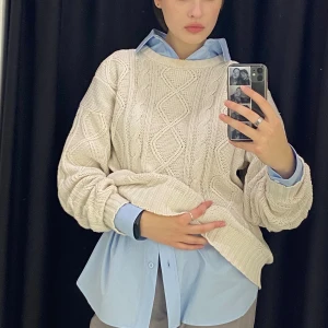 White/off white knitted sweater  - The sweter fits really nicely! The material is 100% cotton 