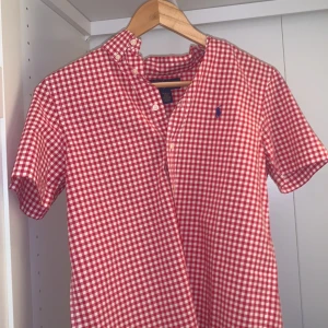 Äkta ralph lauren skjorta - M(10-12) knappt använd och bra skick