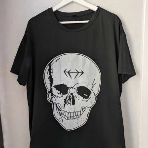 Skull T-shirt - T-shirt from shein with a skull print. 0XL size and pretty oversized on me(Size L)
