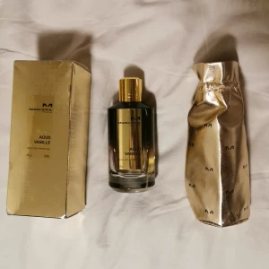 Mancera Aoud Vanille - Säljer en riktigt fin mancera, kommer med box och påse, atomozer är lite sönder, luktar riktigt fint, hesitera inte att fråga något 