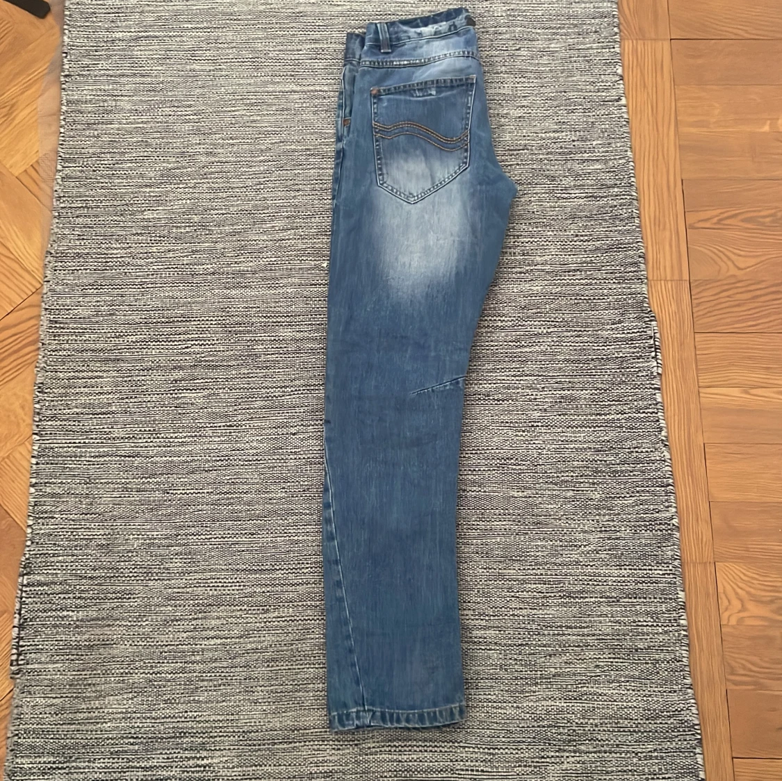 Ljusblåa jeans