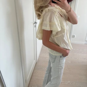 Blus  - Helt otroligt fin blus från Sofie Schnoor💕 aldrig använd, nypris 900kr
