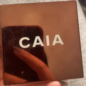 säljer nu caia loose glow bronzer, använd 2 gånger nypris: 325 kr