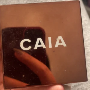 caia bronzer - säljer nu caia loose glow bronzer, använd 2 gånger nypris: 325 kr