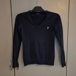 PeakPerformance tröja - Tröja från PeakPerformance som är använd ungefär 5 gånger kanske, bra skick 