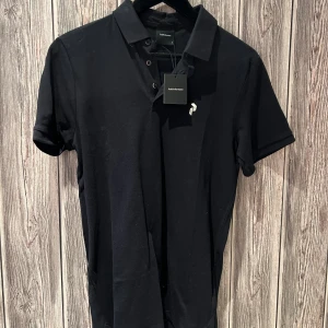 Peak Performance Piké - Peak Performance Piké helt ny Size S 249kr Köparen står för eventuell frakt. /KB