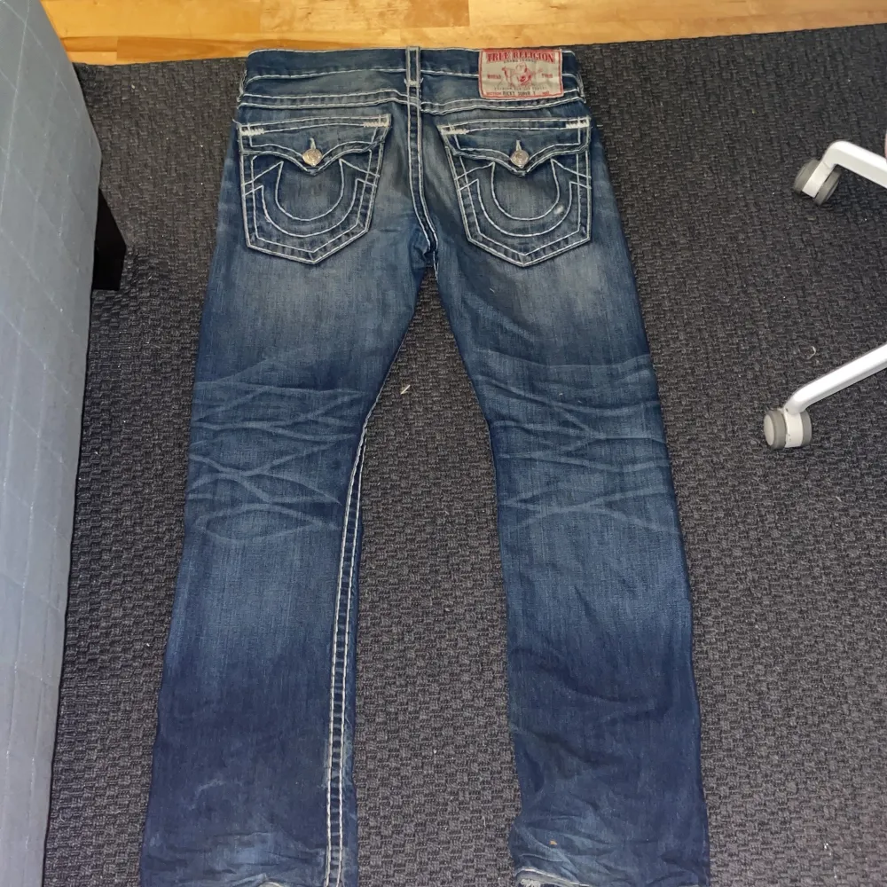 Feta blåa true religon jeans ricky super t. Storlek 33. Jeans & Byxor.