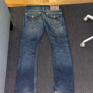 True religion jeans - Feta blåa true religon jeans ricky super t. Storlek 33