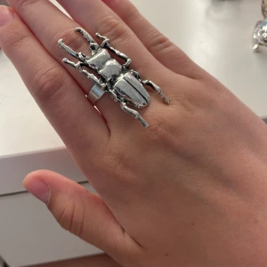 Ring - En skalbagge ring från SHEIN som är justerbar