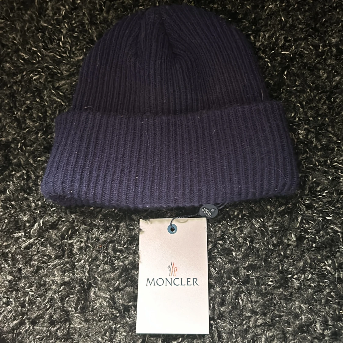 Moncler mössa  - 91