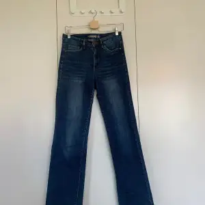 Blå bootcut jeans Kappahl 