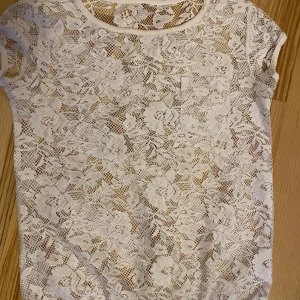 Spetstopp strl 146 - Omärkt men mina flickor har använt den när dom har haft ca 146/152.  Fint skick!  Kolla gärna in mina andra annonser för samfrakt!