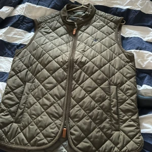 Säljer min Morris väst  - Storlek xs oanvänd 