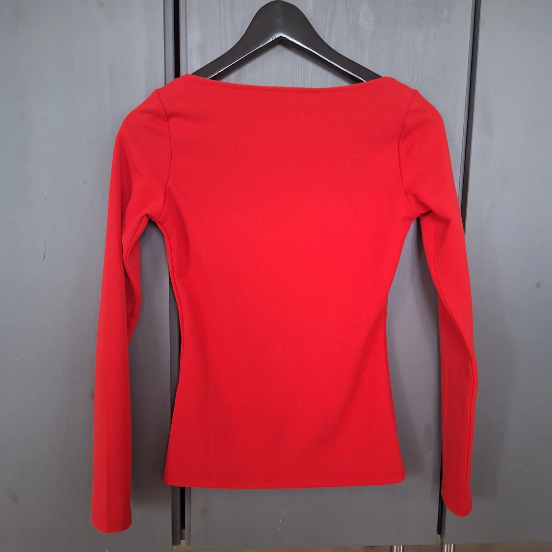 H&M oanvänd röd topp med hjärtformad urringning strl XS  - 91