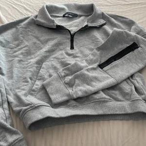 Tröja - Använd 3-5 ggr. Croppad