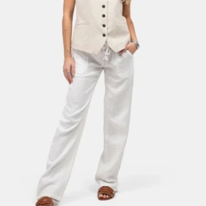 Lågmidjade linnebyxor från skagen clothing, säljer då jag växt ur dom💗 - Väldigt bra skick, inga märken på sig💗