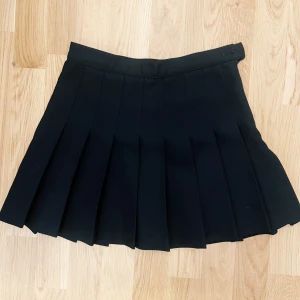 Pleated American Apparel Skirt S  - Ja, ni ser rätt. Att jag ens släpper denna.  Kjolarnas kjol. OG pleated skirt från American Apparel. Storlek S 