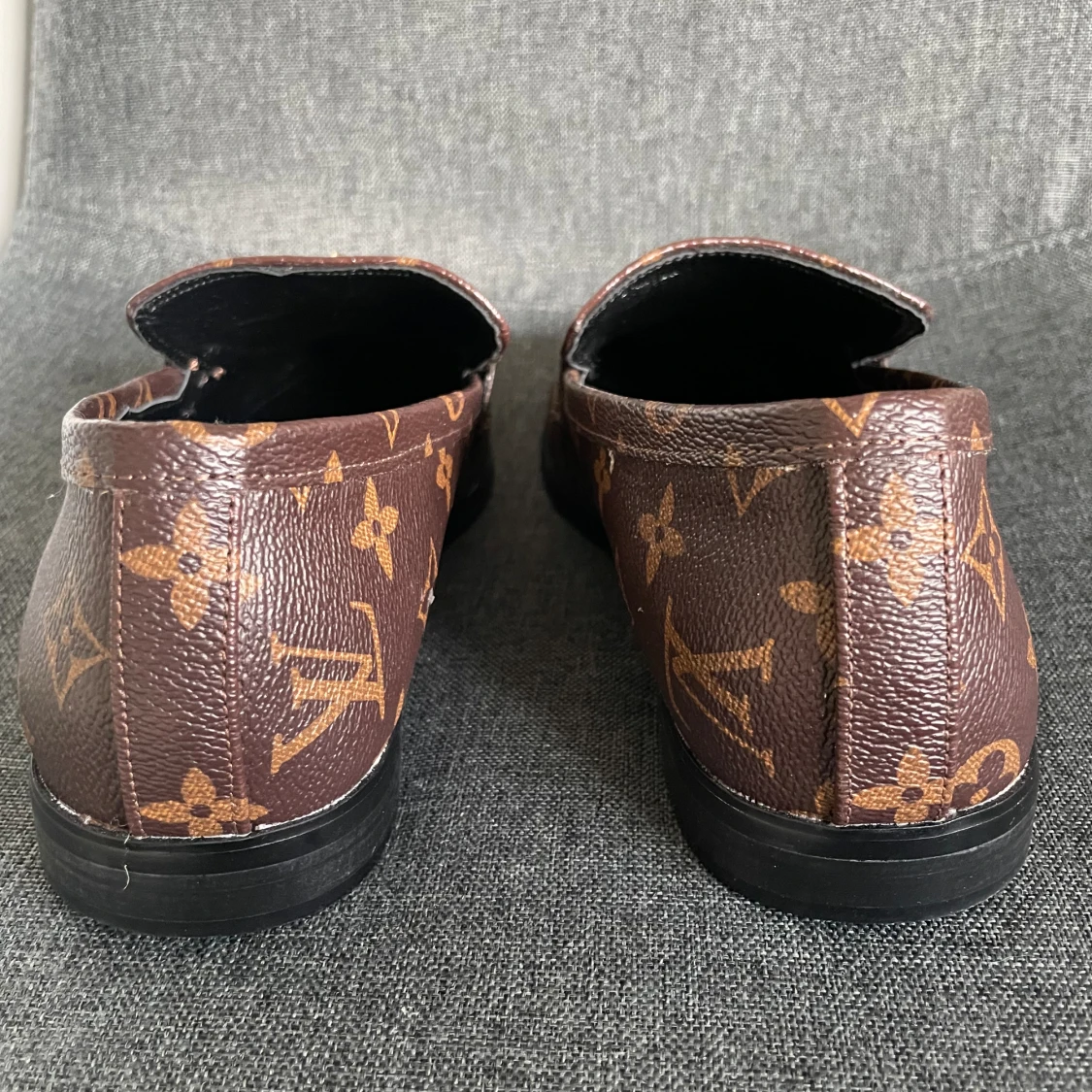 LOUIS VUITTON loafers  - 90