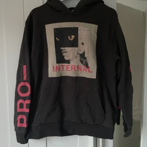 Hoodie med tryck  - Hoodie med tryck