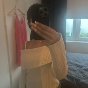 Fin stiggad tröja 🍾 - Vit