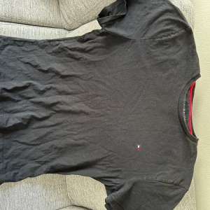 Tommy hilfiger T-shirt  - Bra skick Högst bud får den 