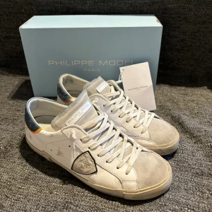 Philippe model prsx  - Philippe model prsx som är nästintill helt oanvända. 10/10 cond i storlek 43 och nypris ca 3600kr💸pris ej hugget i sten, hör gärna av dig vid funderingar!🤙🤝🍻