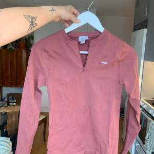 Träningstopp Aimn - Träningstopp/tröja från Aim’n. Använd fåtal gånger. 💘