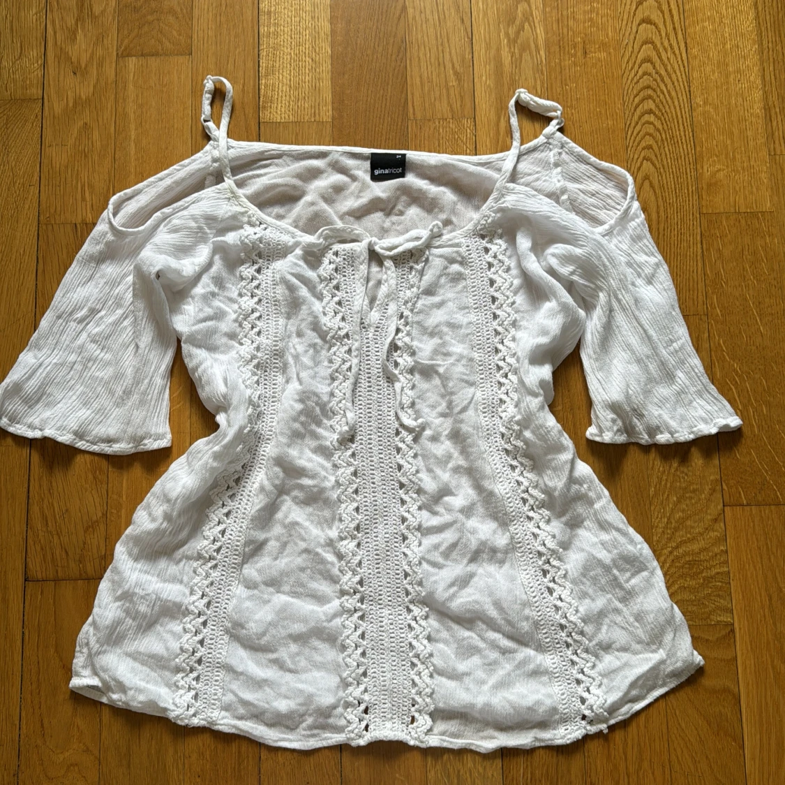 Vit offshoulder blus