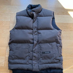 Canada Goose väst - Brun/oliv/khaki färgad Expedition modell 