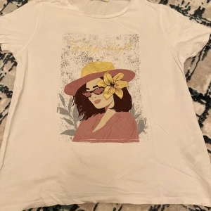 Tshirt - Superfin tshirt som jag inte använder längre😻
