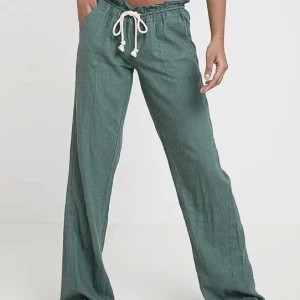 Roxy linnebyxor  - Superfina gröna linnebyxor från märket roxy💞🍀🌿💗pris kan diskuteras!!