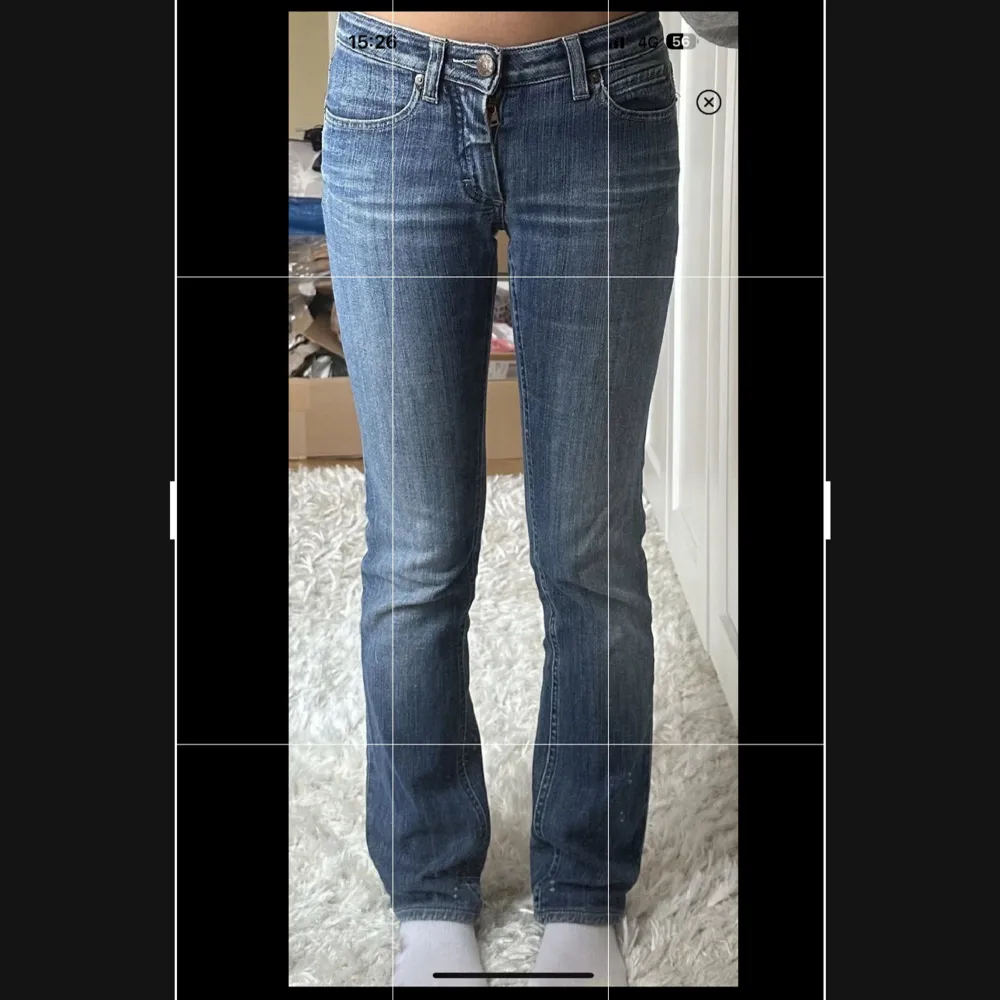 Acne jeans i jättebraskick! . Jeans & Byxor.