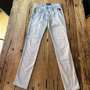 Replay anbass jeans - Sjukt snygga Replayjeans😍 Nypris 1700:- 💵 Skick 10/10✅ Hör av dig vid minsta fråga eller fundering//Legitresell