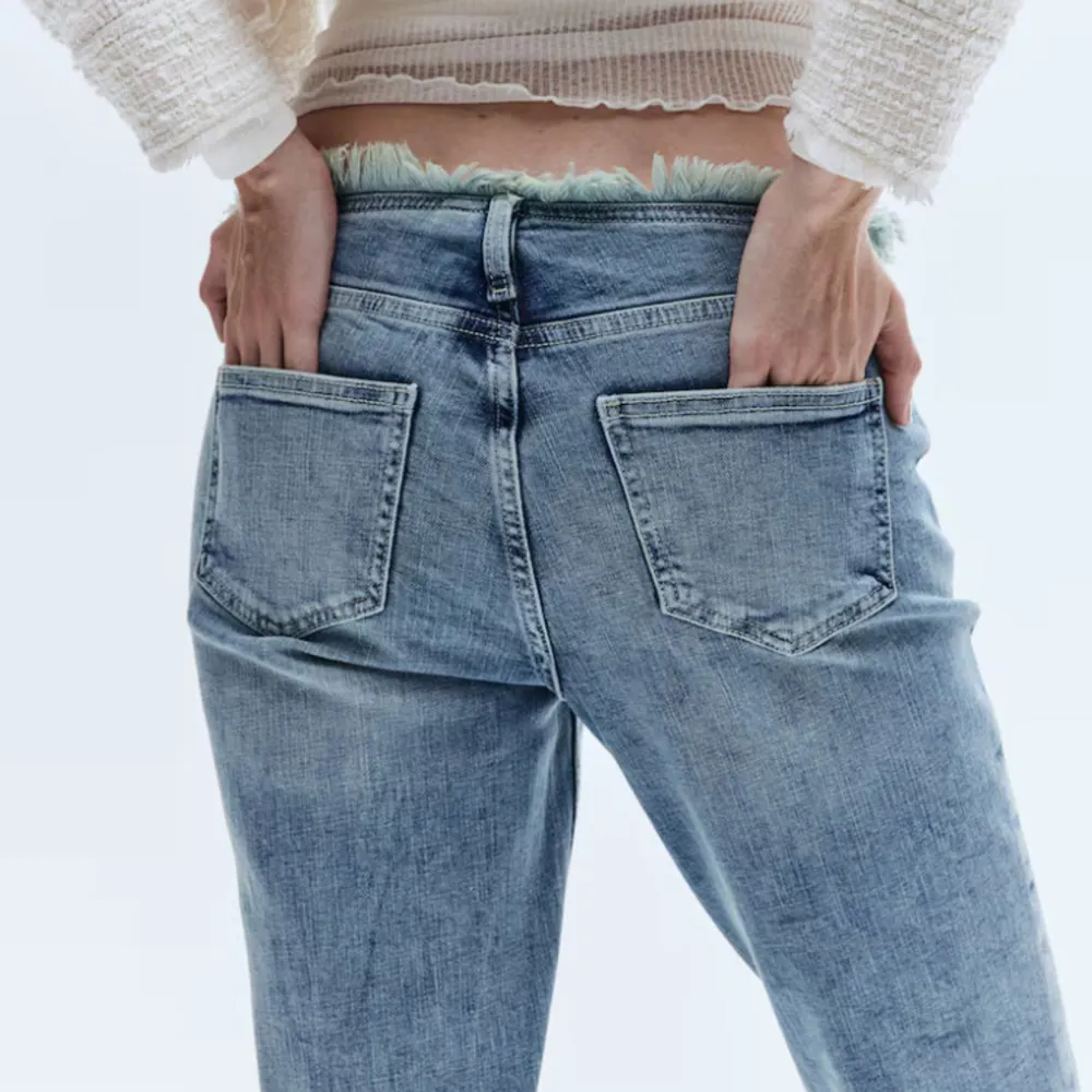 Lågmidjade jeans från H&m använda 5 gånger💝💝💝. Jeans & Byxor.