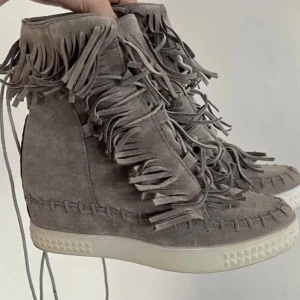 Fransskor kilklack - Kollar om det är någon som är intresserad av dessa SUPERSNYGGA casadei liknande skor. 💕💕 Skriv för fler bilder PRIS KAN DISKUTERAS 