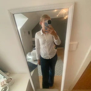 Skjorta - Vit skjorta Aldrig använd Från lcwakikki  Passar XS/S För referens är jag mellan 160-165 cm