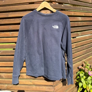 The north face tjocktöja  - Säljer då den inte kommer till användning 