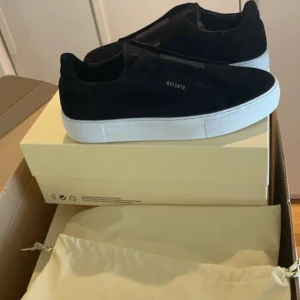 Axel arigato 360 - Helt nya med kvitto storlekar 41,43,44. Hör av er vid eventuella frågor 